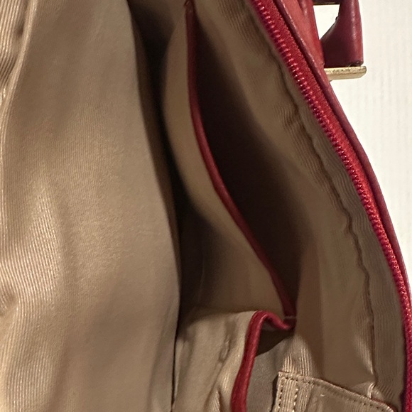 Talbots pebble soft Elegant Red Leather Handbag w gold hardware multiple pockets - Picture 9 of 14